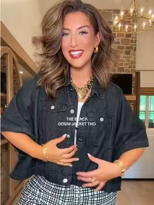 The denim jacket everyone is going crazy over & I feel like everyone is sleeping on the black 😍🖤 #denimjacket #falltrends 