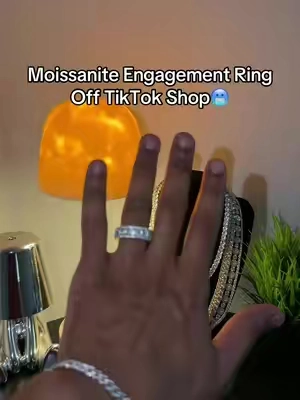 #moissanite #engagementring #ring #weddingring #moissanitejewelry 