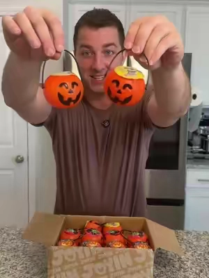This is the best gifts to hand out this year #halloweengift #halloweentoys #halloween 