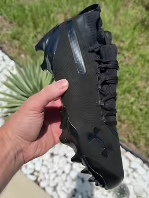 #tiktokshopcreatorpicks #TikTokshopbacktoschool #underarmor #footballcleats #cleats 