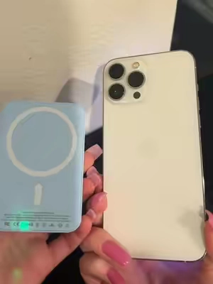 The prettiest blue 💙 @XMWUS  #portablecharger #powerbank #powerbankcharger #wirelesscharger #magsafepowerbank 