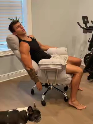 Have you ever seen an office chair like this? 😳😩