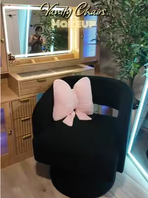 #vanitychair #chairs #makeup #bedroomdecor @Kerilyn 