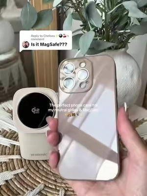 Replying to @Chelsea⚡️🎱🍒 yes 🙌 #case #phonecase #newphone #crystalphonecase 