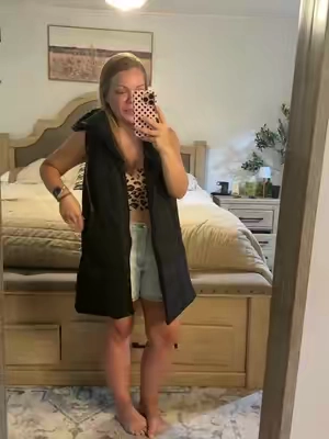 This type of clothing gets me excited for fall in winter. These puffer vest are perfect for sporting events like football games or soccer games as a busy mom #PufferVest #LongPufferVest 