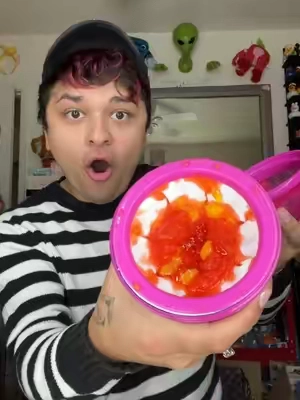 How to make ice cream in less than 1 minute! 🍦🥤  This frozen magic slushy squeeze cup really works! 🤯  #slushy #LifeHack #squeeze #instanticecream #slushymaker 