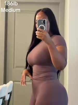 Looking good is the standard, baby. 😮‍💨🔥 This 2-piece got STRETCH, COMPRESSION & that waist SNATCHED while keeping the 🍑 sitting RIGHT. I’m 5’7, 186 lbs wearing a MEDIUM. Don’t think too long… ADD TO CART! 🛒💨 #2pieceset #snatched #capri 