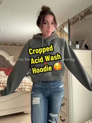 So ready for hoodie season @Arssm #hoodie#sweaterweather#croppedhoodie#acidwash#sweatshirt 