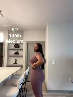 Ain’t nothing changed… I’m still 5’7 186lb and everything is snatched 🤷🏽‍♀️ #snatched #2pcset #capris #thickgirl 