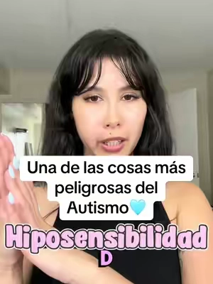 La hiposensibilidad también puede ser parte del autismo y casi no hablamos de ello🧠🩵 Mientras algunas personas autistas experimentan HIPERsensibilidad a ciertos estímulos, otras pueden experimentar HIPOsensibilidad, lo que significa que su cerebro puede registrar algunos estímulos sensoriales con menor intensidad. Esto puede incluir notar menos el dolor, la temperatura, el hambre, la sed o incluso ciertas sensaciones corporales. Y sí, en algunos casos puede ser riesgoso ⚠️ porque una lesión o señal del cuerpo podría pasar desapercibida o notarse más tarde. Pero porfavor recuerda: el autismo es un espectro. Una persona puede ser hipersensible a ciertos estímulos e hiposensible a otros, y cada experiencia es diferente. Hablar de nuestras diferencias también ayuda a entendernos mejor. 🩵🙏🏻 #Autismo #Hiposensibilidad #autismotiktok #autismoinfantil 