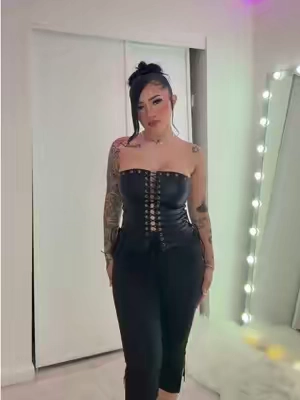 🧏🏻‍♀️💋 #creatorsearchinsights #tiktokshopcreatorpicks 