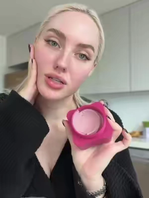 cherry vanilla ice cream for your face 🍒 @KNEMO™ #knemo #cherryvanilla #gelatocleanser #dullskin 