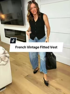 Staple piece that will never go out of style and will always look polished and pulled together 🤌🏼 5’2” 127-130 in a Small ##vest##vestoutfit##classystyle##classyoutfit##modestfashion