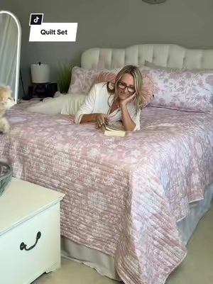 This little trick made my bed look SO much better… Cal King on a King = game changer 🤍 @@Linens & Hutch##quilt##bedroommakeover##TikTokshopbacktoschool##tiktokshopcreatorpicks
