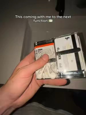 It’s lowkey a vibe #wallet #fyp #aesthetic #LifeHack #viral 