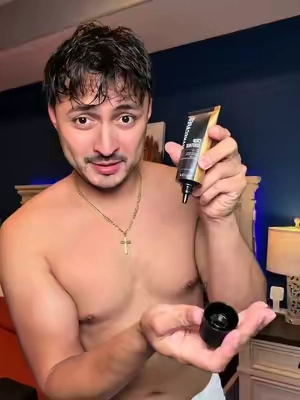 Estás cremas para el cuidado personal me encantaron el kit viene con la resuradora y corta uñas 