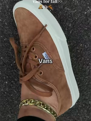 Vans dropped a suede authentic low @vans #vans #vansshoes #fallaesthetic #fallvives #sneakers 