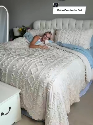 Everything about this Boho comforter set is chef’s kiss! @Bedsure #bohocomforter #comforter #TikTokshopbacktoschool #tiktokshopcreatorpicks #bedroommakeover  