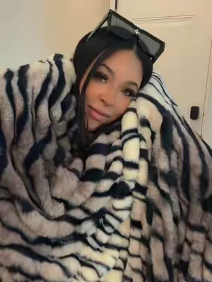 My dream blanket finally arrived!!!! 🥰🥰🥰DONT WAIT! THESE WILL SELL OUT FAST!!! @Comfrt #comfri#comfrclothing #newrelease #limitededition #ashtigerdreamerblanket 
