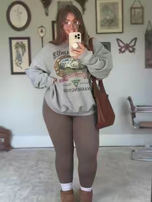 Cozy fall fits 🍂 #plussizefashion #curvyfashion #midsizefashion #falloutfits #leggingsoutfit 