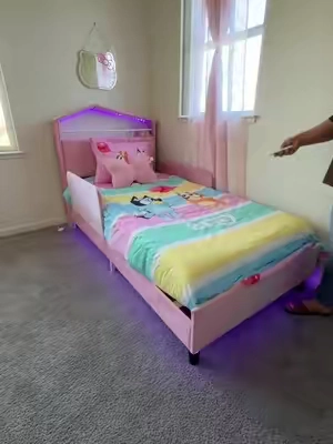 Bonita base de cama tamaño twin para niñas perfecta para el cuarto de tu princesa!#kidsroom #kidsbed #bedframe #TikTokShopSummerSale #SummerVibes 