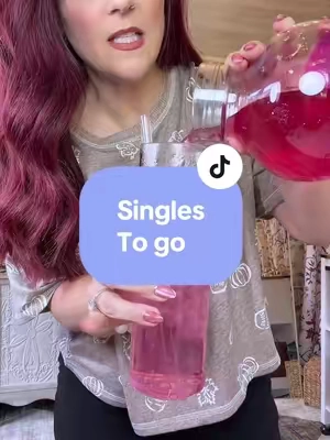 Singles to go and Welch’s has partnered up to bring us a new cranberry collection! It’s like cranberry juice but better! #singlestogo #watertok #cranberryjuice #cranberry #drinkmix 