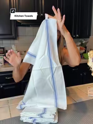 100% cotton kitchen towels in a 12 pack?! Yes please! @Utopia Brands #kitchentowels #teatowels #kitchenmusthaves #towels 