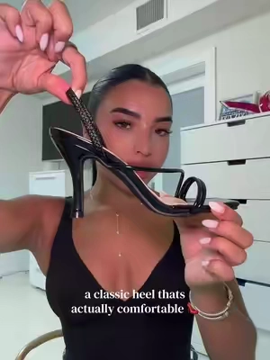 comfort is definitely a priority for me, so these are perfect👠✨ #heels #blackheels 