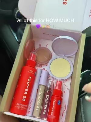 #falldealsforyou #tower28 #tower28beauty #makeup #giftsforher 