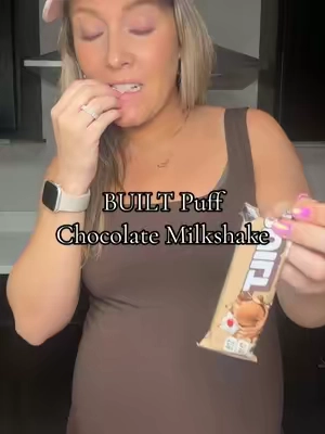 This baby always wants a sweet treat at night and these BUILT puff bars hit the spot!! #built #builtpuffbars #chocolatemilkshake #proteinbar #proteingoals 