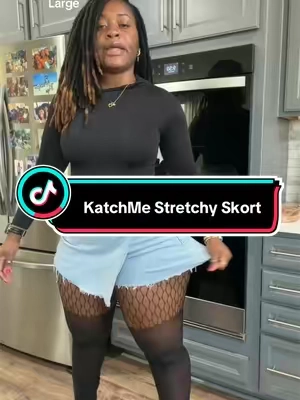 Because I want the cute little skirt moment WITHOUT worrying about what’s happening underneath 😂👏🏾 The built-in shorts make all the difference, and look how GOOD this fits the curves. Thick-thigh girlies, this is the one.  #tiktokshopcreatorpicks #TikTokshopbacktoschool #falldealsforyou #skort #katchme 