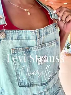 Seriously obsessed with these overalls! #levi #levistrauss #overalls #denimoveralls #summerootd 