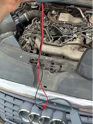 Atraviesa el aislante. Nada de cortar ni adivinar. Si oyes pitido, puedes usarlo. Olvídate de pasar horas adivinando y pelando cables. Este localizador 2026 te dice al tiro dónde está la falla. Sirve para auto, casa y electrodomésticos. Link en el video. #AhorraTiempo #cartiktok  #carsafety #carrepair #carsoftiktokcontest 