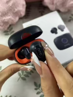 #earbuds #tiktokshop#fyp #tiktokmademebuylt #giftguide