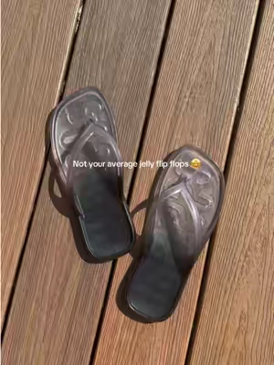 These are so comfy & different 😍🤩 true to size @Melissa Official #jellyshoes #jellyflipflops #melissashoes 