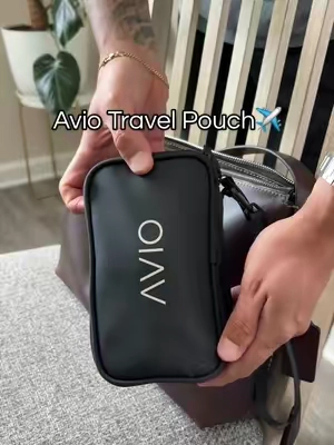 The Avio Hatch Travel Pouch is perfect for keeping all your important things organized during your travels! #travelpouch #travelaccessories #travelessentials #avio #travelbags   