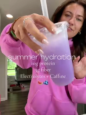 Calling it now this mermaid drink will sell out 🧜‍♀️ @Javvy #protienhack #hydration 