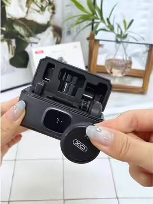 Micrófono Lavalier inalámbrico portátil con reducción de ruido, estuche de carga, cordón magnético, receptor de solapa con clip - Dispositivo de grabación portátil USB Type-C Plug-and-Play para creadores de contenido (iPhone, iPad, teléfonos inteligentes Android) (negro) #DealsForYouDays #SummerWins #imprescindible #tendencia #fyp #util #esencial #gadgetviral #viral #parati #recomendado #comprarentiktok #tiendadetiktok #compraya #bonito #calidad 