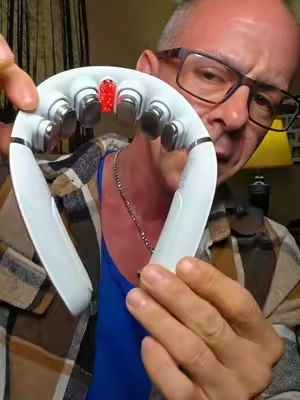 SKG Neck massager. #neckmassager #skgneckmassager #massager #CapCut 