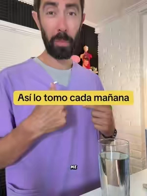 Más información 👇 Me preguntaron cómo tomo mi colágeno y si se siente raro en el café — la respuesta es no, se disuelve completo, sin sabor ni textura rara. Pero lo que más me gusta de esta fórmula es que trae vitamina C, algo que no todos los colágenos incluyen. La vitamina C no es solo un extra: es lo que tu cuerpo necesita para poder sintetizar y aprovechar bien el colágeno que le das. Sin ella, buena parte se desperdicia. Ya lo tienes en el carrito naranja 🛒  #tiktokshopcreatorpicks #creatorsearchinsights #colageno #vitalproteins #NursePractitioner