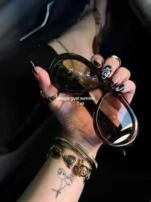 they’re soooo teaaa #sunglasses #fallaesthetic 