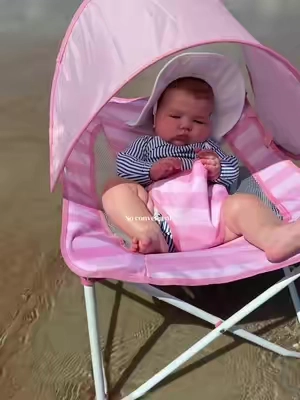The baby seat you didn’t know you needed 🤍 So convenient for little ones on the go! 👶✨ #BabyMustHave 
