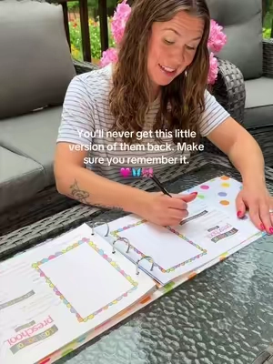 The class keeper is the sweetest way to organize memories of the school age years 🥹 #classkeeper #memorybook #firstdayofschool #lastdayofschool 