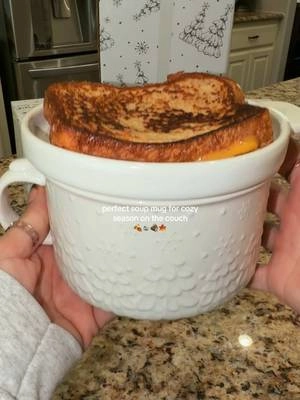 Grab your cozy meal mugs for the fall. Only a couple colors left.🍲🍂 Comes in a 2 pack, already in a gift box if you want to gift these for the holidays.  #soupseason #cozyseason #fall #mealmug #fallvibes 