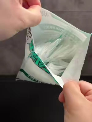 300 floss picks for this low 😱 #gurunanda #flosspicks #oralcare #tiktokshopbacktoschool #tiktokshopcreatorpicks 