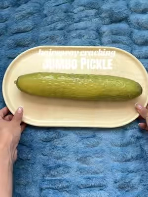 i didn’t expect it to be this good 😮‍💨 #pickle #squishy #hairspraycracking #asmr 
