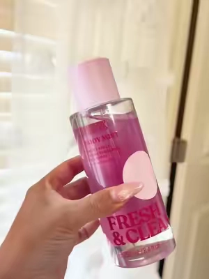 Literally my favorite! #pinkbodymist #pinkfreshandclean #vspartner #victoriassecret 