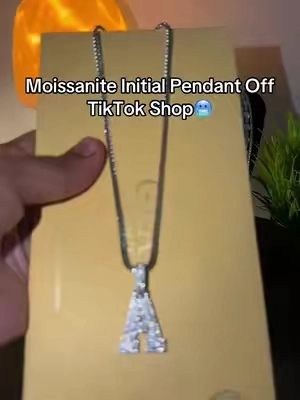 #moissanite #initial #pendant #moissanitejewelry #moissanitevsdiamond 