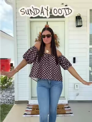 who doesn’t love a cute polka dot moment?! 🤎😎 #OOTD #blouse #polkadots #sundayootd #elegantstyle 