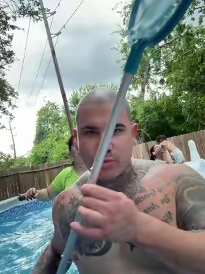 @LOS CHINITOS 🤴🏻👸🏻🇨🇺🇺🇸 @chinitoraisvel13 @Chinito13chinitaqueen #cubanosentiktok #viralvideo #cubanas #piscina #usa 